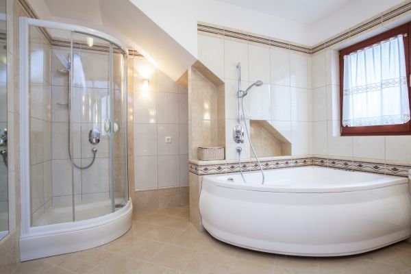 Cost of Oversized Bathtub Installation in Panama City Beach